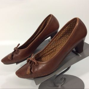 Andrew Geller 9.5N Brown Leather Pumps Tassels